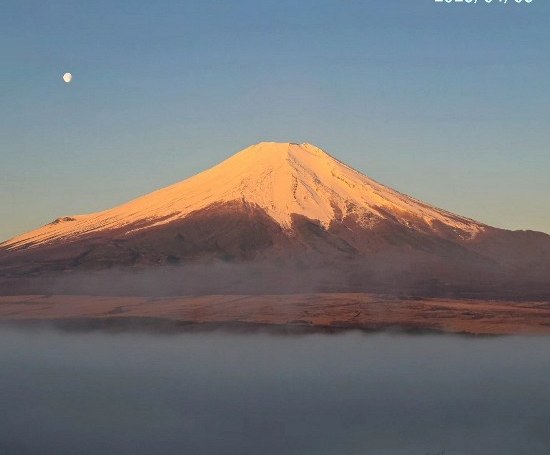 Fuji Rosa dalla spiaggia